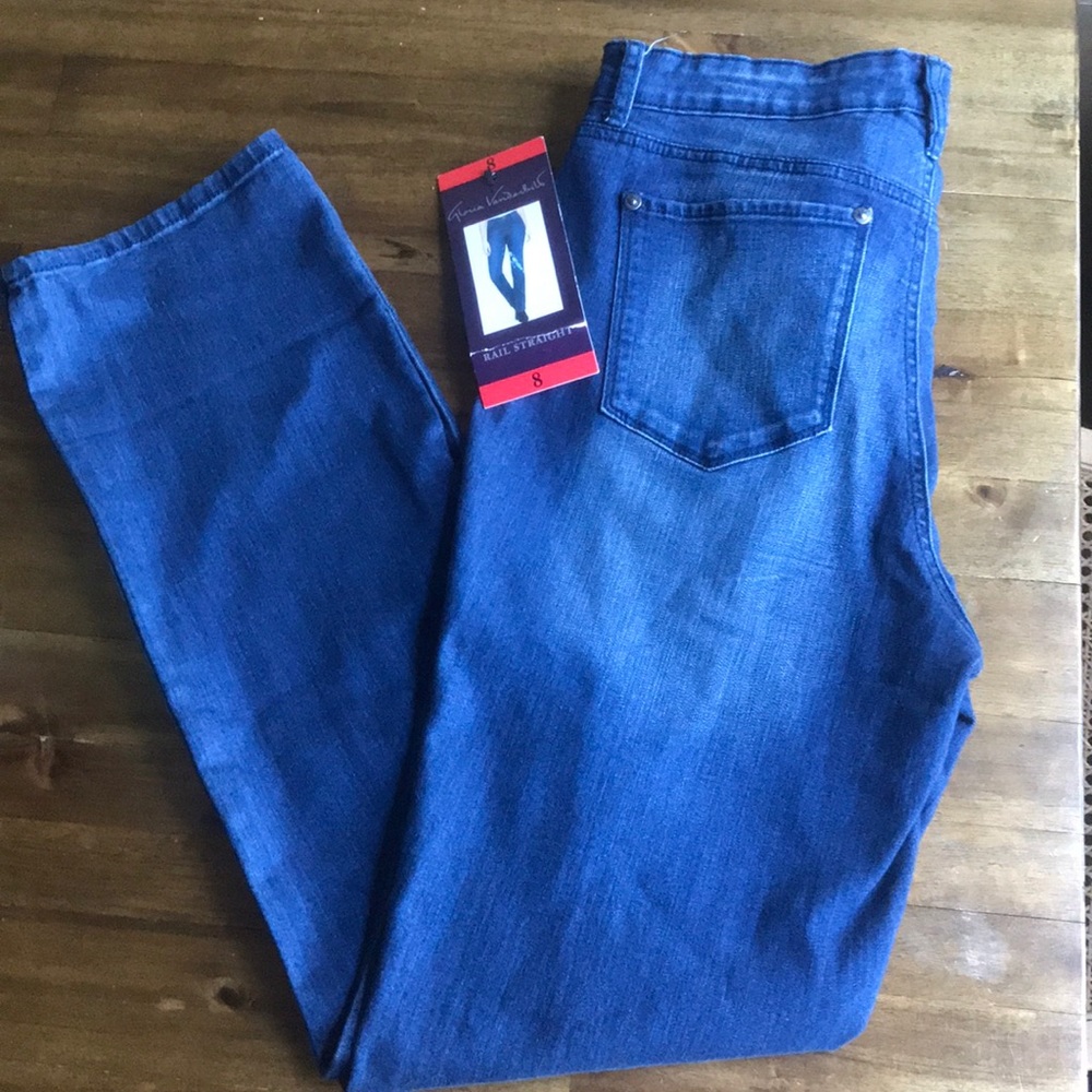 NWT Gloria Vanderbilt Mid Rise  Straight Leg Jeans